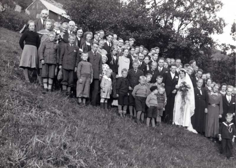 Fil:Bryllaupet til Signe og Sivert 26.9.1936.jpg